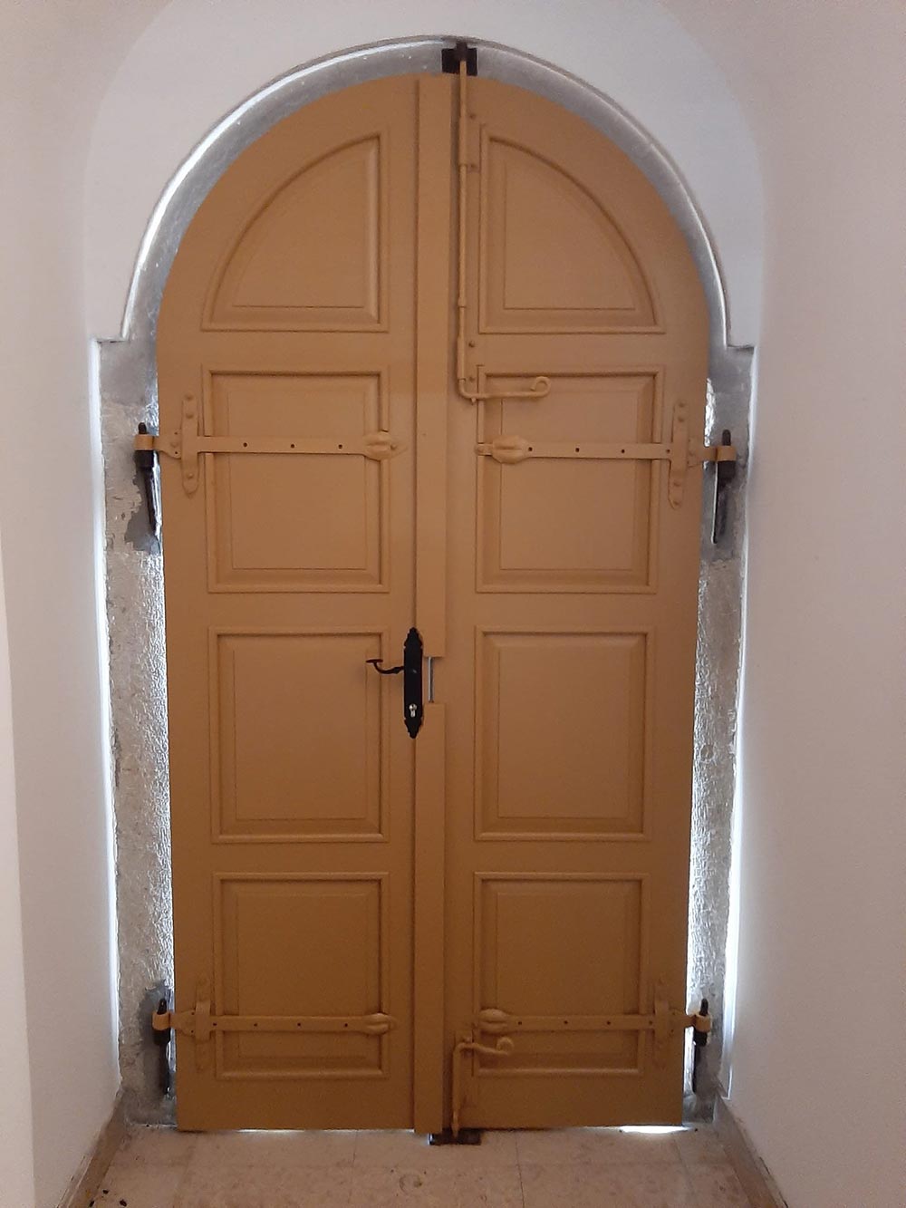 Reparirana ulazna vrata na manastiru