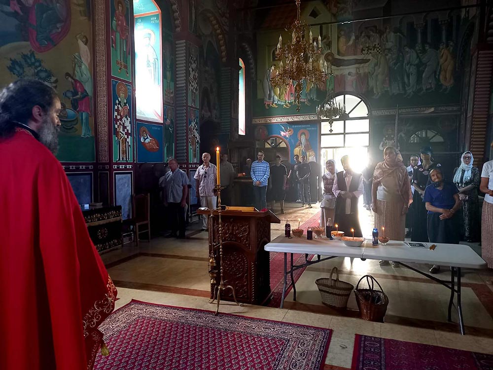 Arhimandrit Serafim na sluzbi u Manastiru Rajinovac
